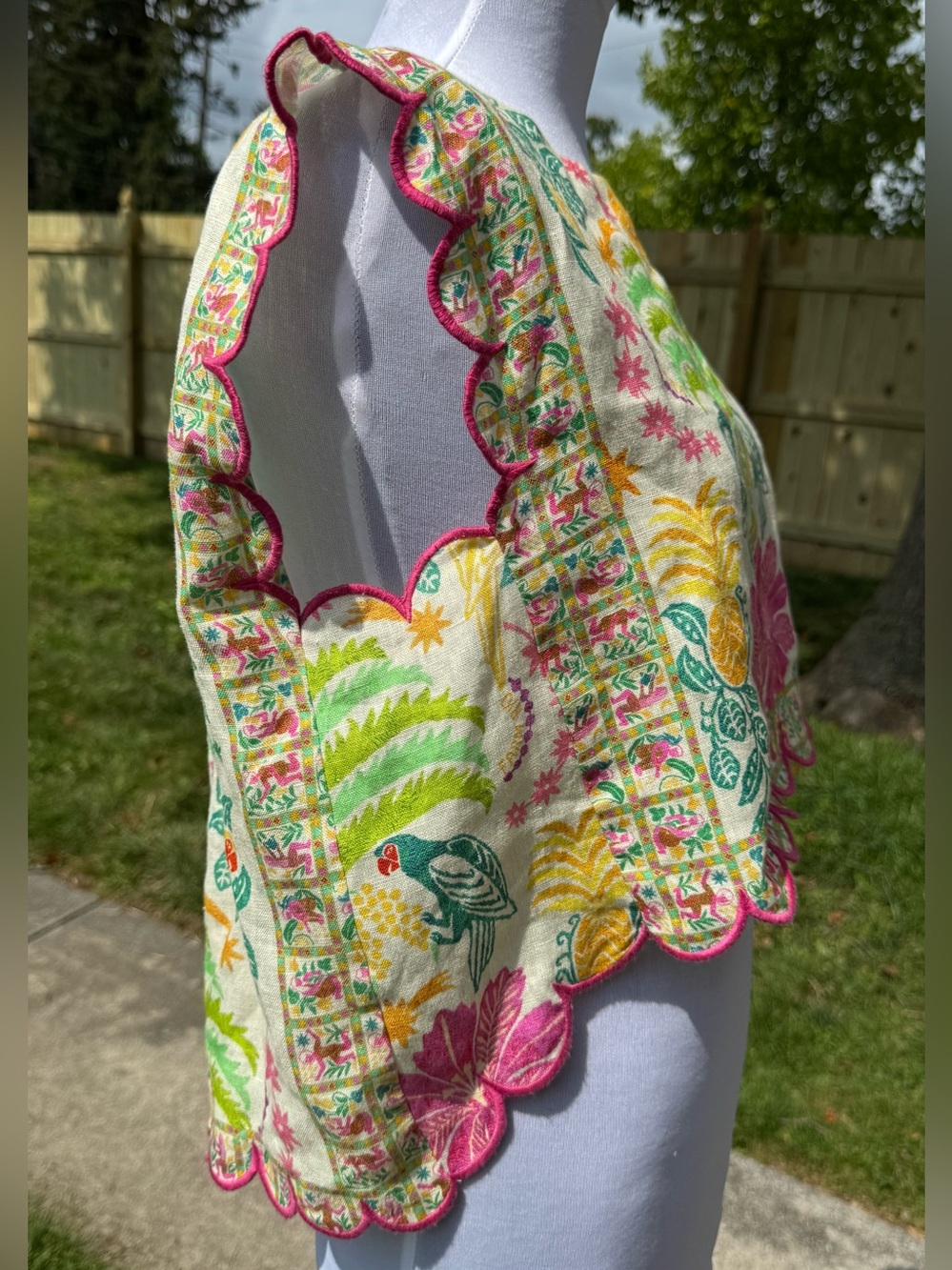 FARM Rio Tropical Sleeveless Blouse, Scalloped Embroidered trim, Open back Sz M - Picture 3 of 8